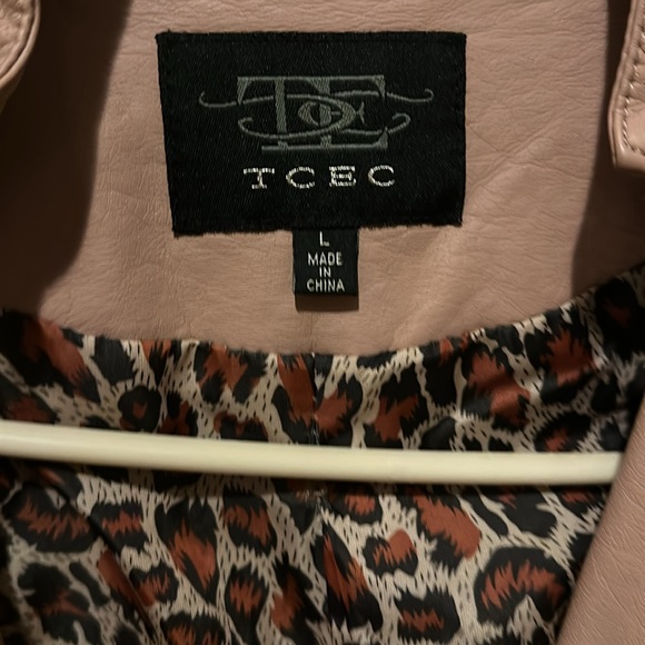 Faux leather fashionable studded jacket GUC - Picture 2 of 4